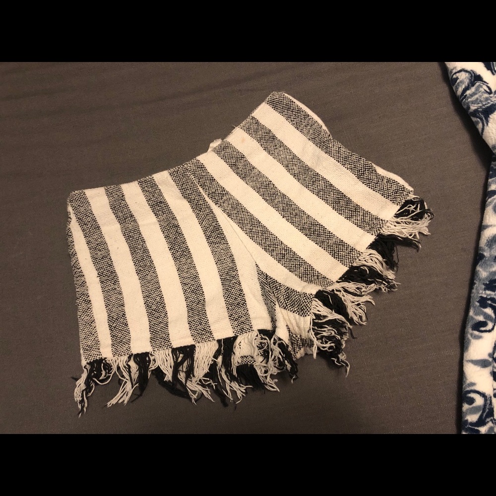 VOLCOM fringe shorts